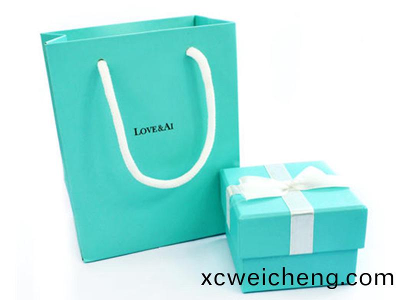 包裝(zhuang)盒(he)製作(zuo)